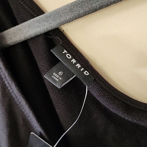 Torrid top size 6 NWT - Picture 3 of 6